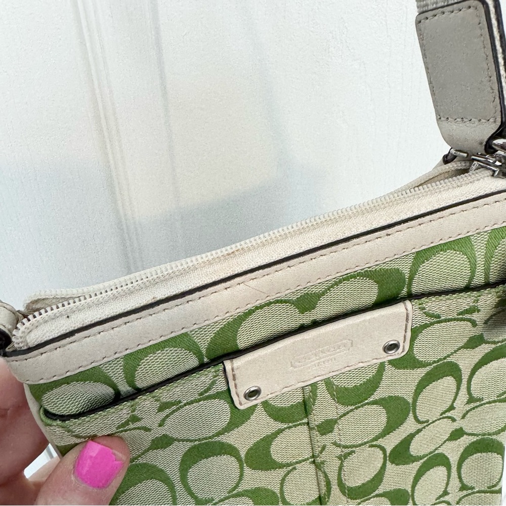 Vintage 90’s Coach Lime Green Signature Monogram Pattern Canvas Crossbody Bag - Picture 3 of 15